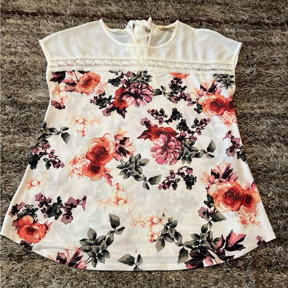 Floral and Lace blouse by monteau